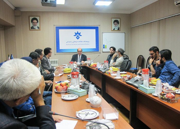 سخنرانی دکتر فرانکو در جمع اعضای پژوهشکده