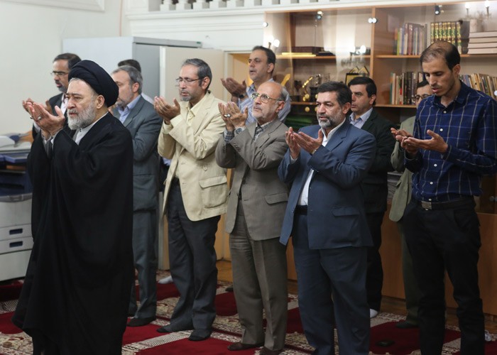 برگزاری نماز جماعت در پژوهشکده