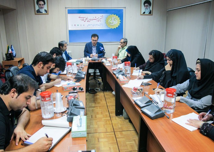 گفت و شنود با خبرنگاران